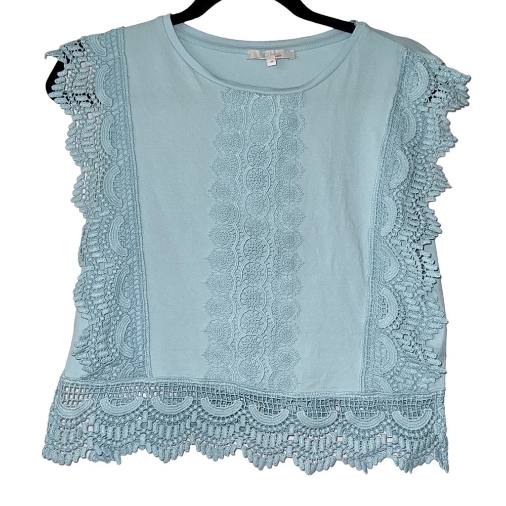 Francesca’s Tasha Front Knit Ruffle Sleeve Tee Blue size medium